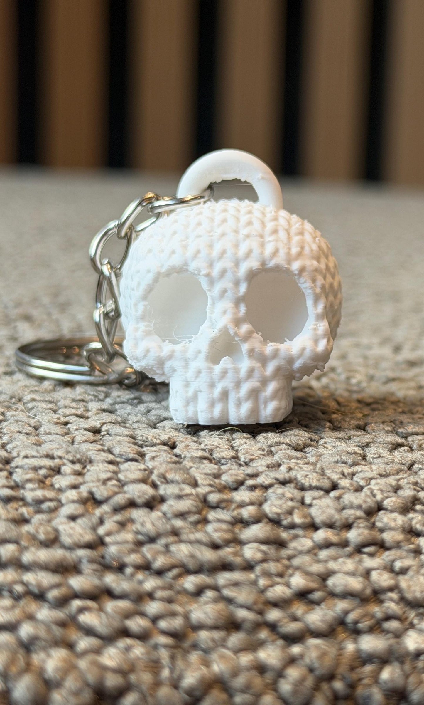 3D Printed Knitted Skull Keychain – Gothic Bag Charm, Spooky Accessory